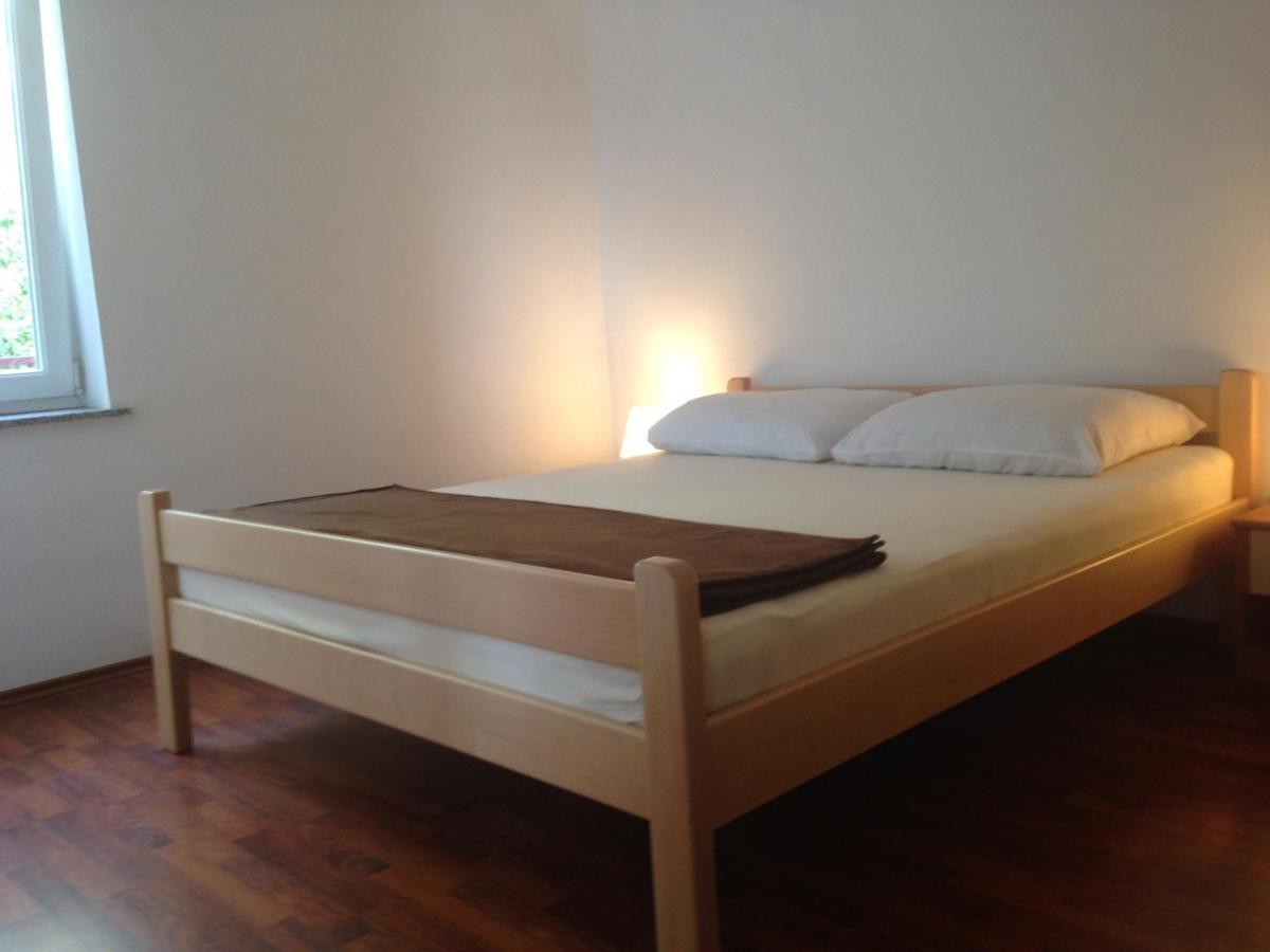 Apartment And Studio Jelusic Pinezići Extérieur photo